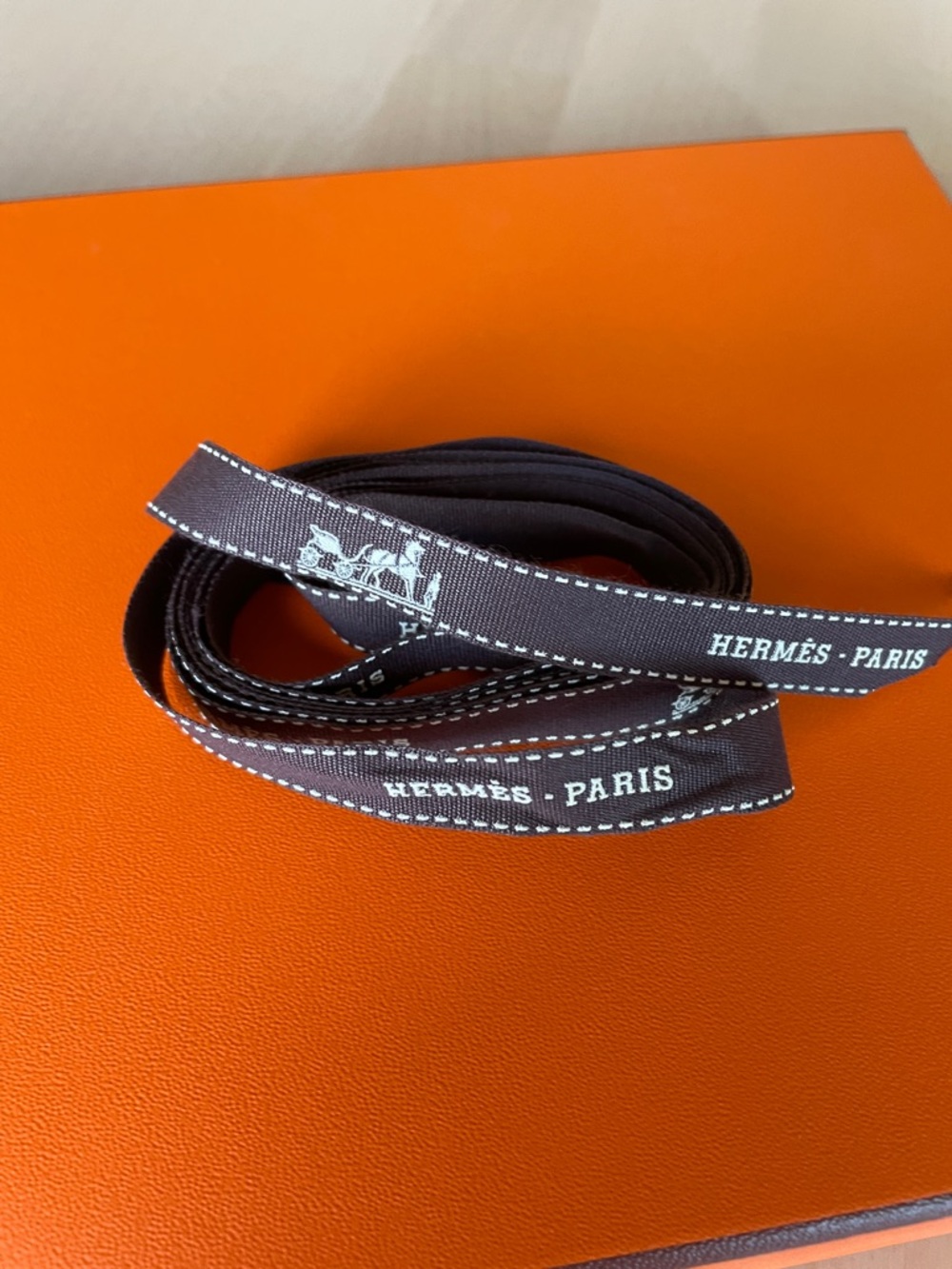 Authentic Hermes Orange Box with ribbon - size for 140 cm shawl - Picture 3 of 6